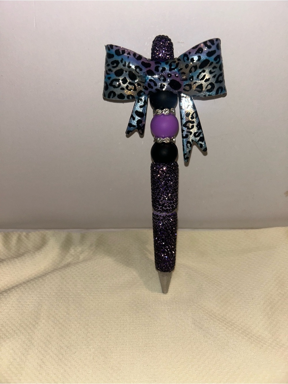 Bow beaded pen